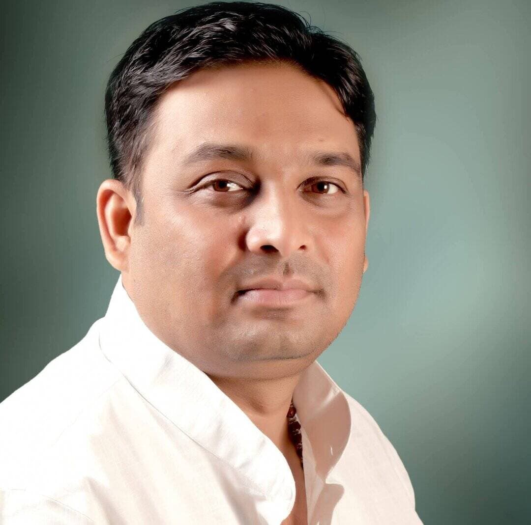 रेल सुविधा विस्तार के लिए बधाई एवं आभार
दमोह सांसद राहुल सिंह लोधी के निरंतर प्रयासों से दमोहवासियों को रेल सुविधा विस्तार की एक और महत्वपूर्ण सौगात मिली है।
गाड़ी संख्या 20971-20972 उदयपुर–शालीमार एक्सप्रेस अब सप्ताह में दो दिन संचालित होगी, जिससे दमोह का जुड़ाव कोलकाता, खड़गपुर, टाटानगर, बिलासपुर, पेंड्रा (अमरकंटक), कोटा, चित्तौड़गढ़, मावली एवं उदयपुर जैसे प्रमुख शहरों से और बेहतर होगा।
क्षेत्रवासियों की सुविधा एवं विकास के लिए किए जा रहे इस सार्थक प्रयास के लिए सांसद श्री लोधी एवं रेल मंत्री श्री वैष्णव का हार्दिक आभार एवं बधाई।
दमोह के विकास और बेहतर कनेक्टिविटी की दिशा में एक और कदम।
#damoh #CMMadhyaPradesh #Damoh