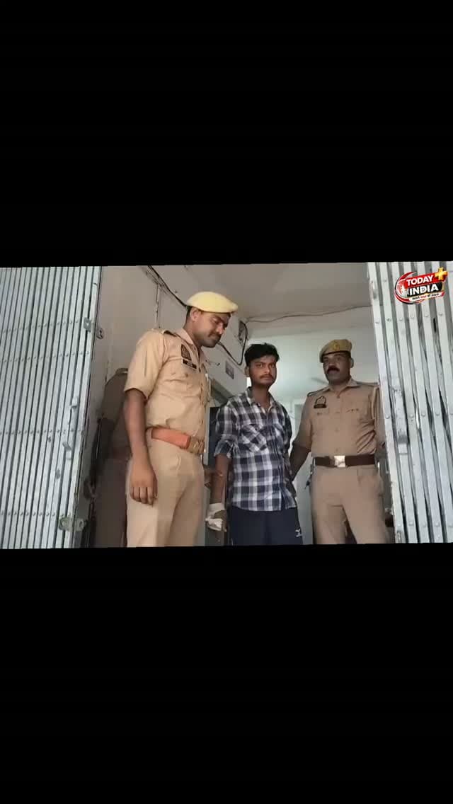 युवक पर जानलेवा हमला करने का आरोपित गिरफ्तार
कौशाम्बी। सैनी थाना पुलिस ने युवक पर जानलेवा हमला करने के मामले में वांछित आरोपित को गिरफ्तार किया है। पुलिस ने आरोपित को सरसव खदरी नदी अझुवा के पास से गिरफ्तार कर विधिक कार्रवाई शुरू कर दी है।
पुलिस के अनुसार, 24 अगस्त को कानमई गांव निवासी राजकुमार पुत्र भोला राजपूत ने तहरीर दी थी कि आरोपित गढ़ ने उनके लड़के को गाली-गलौज करते हुए जान से मारने की धमकी दी और लाठी-डंडा व धारदार हथियार से हमला कर दिया। हमले में युवक गंभीर रूप से घायल हो गया। मामले में सैनी थाने में मुकदमा दर्ज किया गया था।
पुलिस ने मुखबिर की सूचना पर वांछित आरोपित लाल सिंह पुत्र बिन्दा प्रसाद निवासी कानमई, थाना सैनी, कौशाम्बी को गिरफ्तार किया। पुलिस के मुताबिक आवश्यक विधिक कार्रवाई के बाद आरोपित को न्यायालय के समक्ष प्रस्तुत किया जा रहा है।
#कौशाम्बी #सैनी #पुलिस #गिरफ्तारी #जानलेवाहमला KaushambiNews CrimeNews DainikJagran