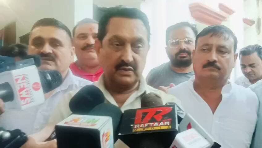 SIR विवाद गरमाया: कांग्रेस कार्यकर्ताओं ने एसएसपी कार्यालय के बाहर दिया धरना, एकतरफा कार्रवाई का लगाया आरोप