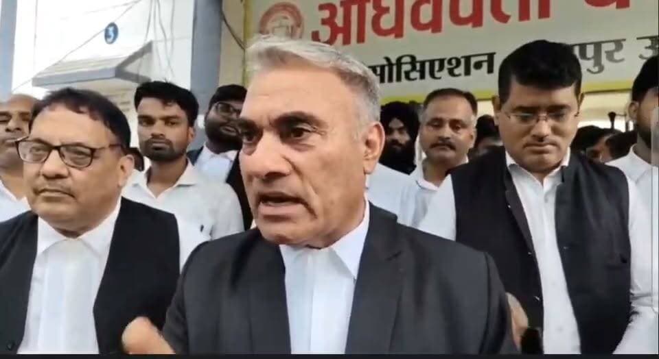 किच्छा पूर्व विधायक राजेश शुक्ला का वकीलों ने किया विरोध।
#Kichha #RajeshShukla #KichhaNews #Uttarakhand #UdhamSinghNagar #Lawyers #Protest #PoliticalNews #UttarakhandNews #BreakingNews