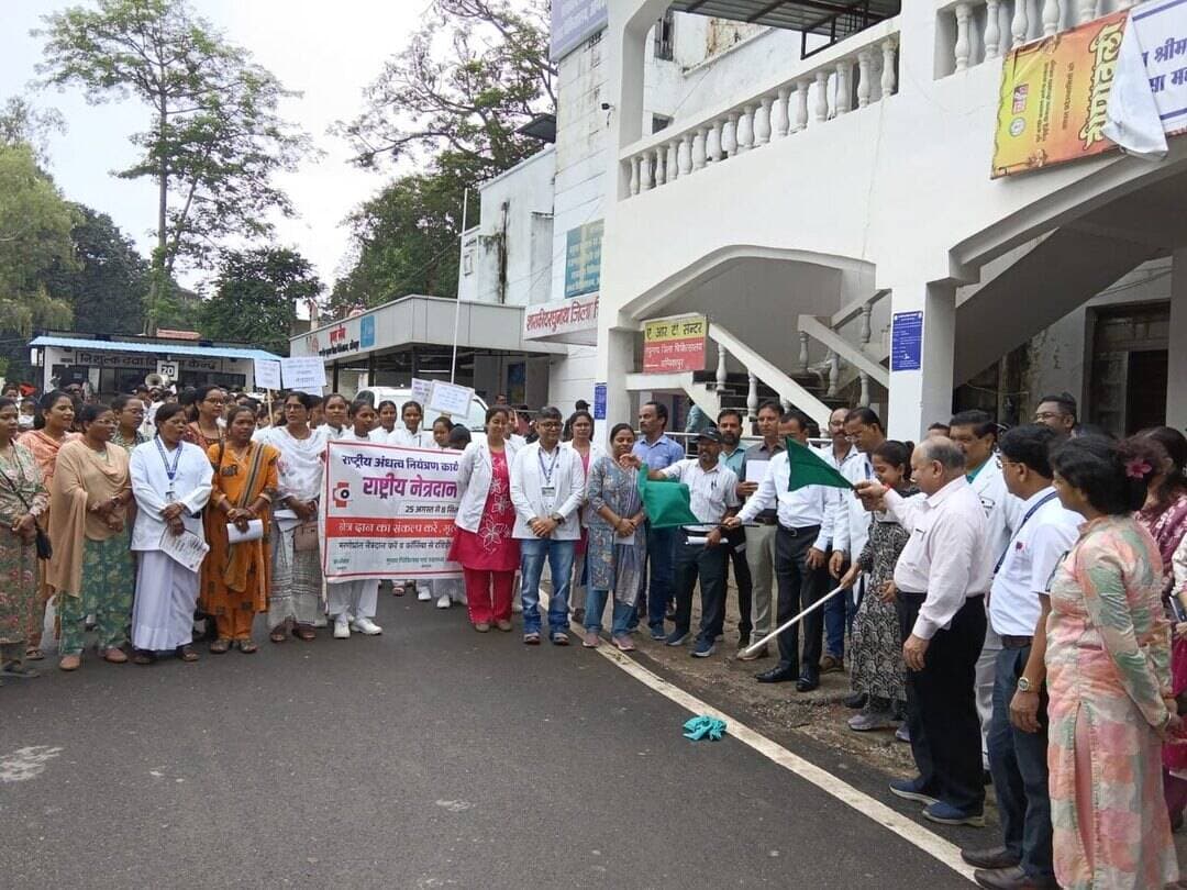 नेत्रदान-मृत्यु के बाद भी रोशन करें किसी की दुनिया!
राष्ट्रीय नेत्रदान पखवाड़ा (25 अगस्त से 8 सितंबर) के शुभारंभ अवसर पर @surguja_dist में मृत्यु पश्चात नेत्रदान का संकल्प लेने का संदेश लेकर जागरूकता रैली निकाली गई।
#राष्ट्रीयनेत्रदानपखवाड़ा
#HealthForAll