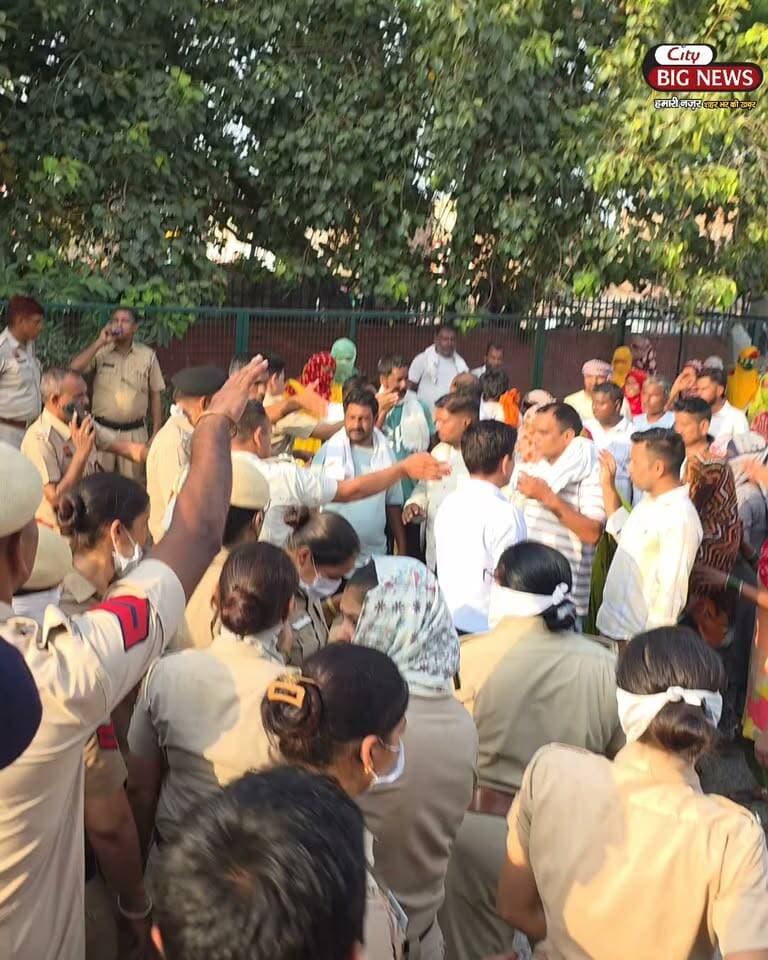 नई सब्जी मंडी के पास सफाई कर्मचारी और पुलिस प्रशासन हुए आमने सामने।