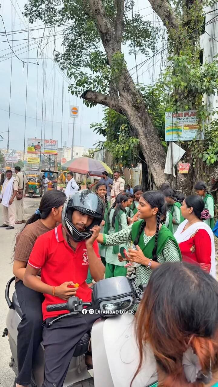 धनबाद की छात्राओं ने राखी बांध कर दिया सड़क सुरक्षा का संदेश
#dhanbad #jharkhand #reels #roadsafety #reelsinstagram