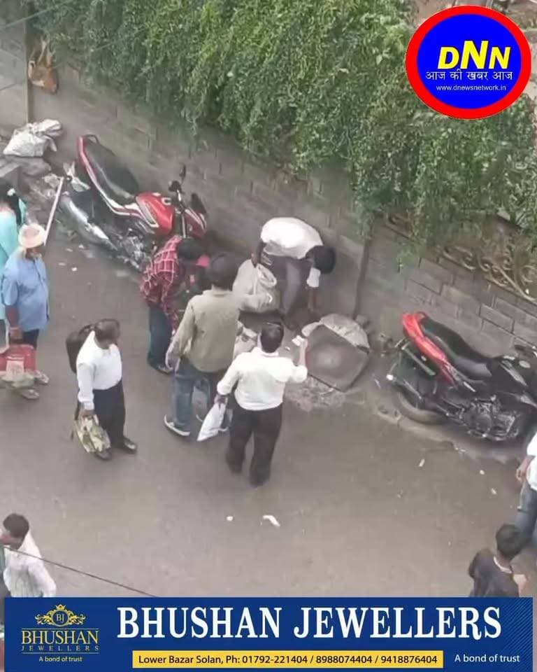 नगर निगम के कर्मचारियों ने मारी अतिक्रमण पर लात।वीडियो हुआ वायरल। क्या ऐसा व्यवहार उचित।