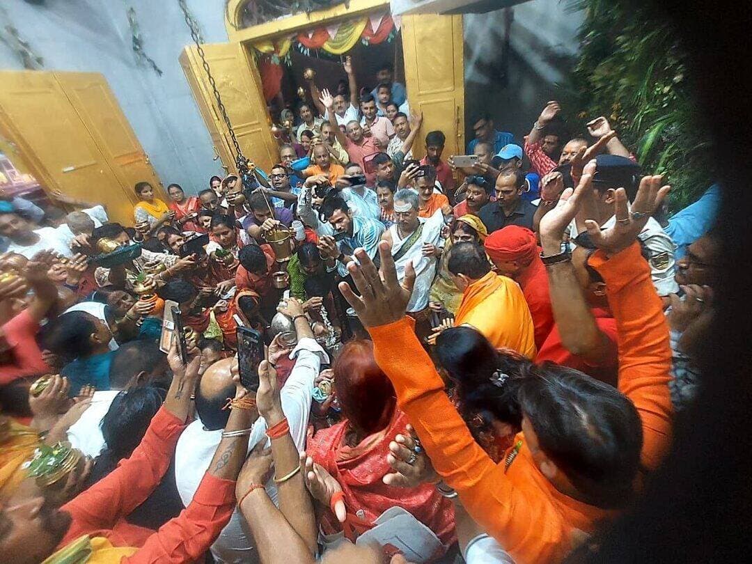कृषि मंत्री विजय कुमार सिन्हा बाबा गरीबनाथ मंदिर में पूजन कर मुजफ्फरपुर एवं प्रदेश के किसानों और नागरिकों की खुशहाली की प्रार्थना की
#photooftheday #photos #foryou