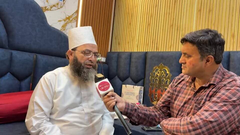 खानकाह-ए-वामिकिया के सज्जादानशीन हज़रत सय्यद असलम मियां वामिकी 25 अगस्त को मुरीदैन के साथ उमराह के लिए रवाना होंगे। इस मौके पर बरेली दर्पण ने की खास बातचीत।
#KhanqahEWamikia #SyedAslamMiyan #AslamMiyanWamiki #Umrah #Umrah2026 #Muridain #Bareilly #BareillyDarpan #BareillyNews #Sajjadanashin #Khanqah #IslamicNews #Urs #Sufi #SufiNews #SaudiArabia #Makkah #Madina #UmrahJourney