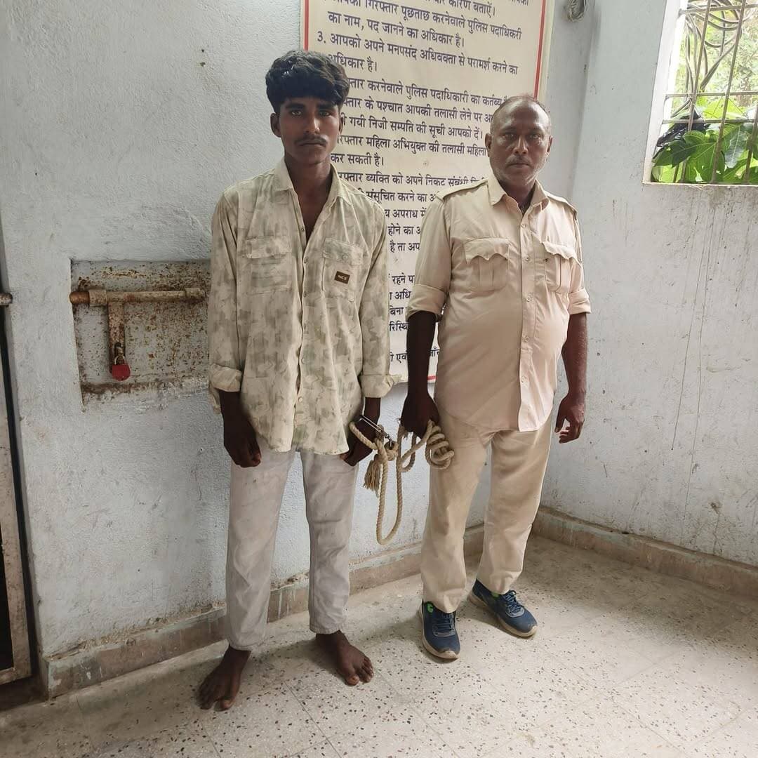 बेलागंज थाने की पुलिस ने देसी क/ट्टा के साथ एक युवक को प*क/ड़ा।