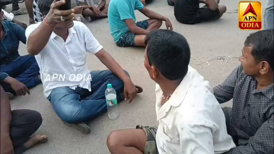 ଆଳିପିଙ୍ଗଳ ପଞ୍ଚାୟତ ଅଢଙ୍ଗା ଗ୍ରାମର ଦୁଇଜଣ ଯୁବକ ଚାଷ କରୁଥିବା ସମୟରେ ବିଦ୍ୟୁତ ଆଘାତରେ ଆସି ମୃତ୍ୟୁ ଓ ଜଗତସିଂହପୁର ସହରର ଥାନା ଛକରେ ରାସ୍ତା ରୋକ
#apnodia #jagatsinghpur #follower #ElectricShock #accidentdeath