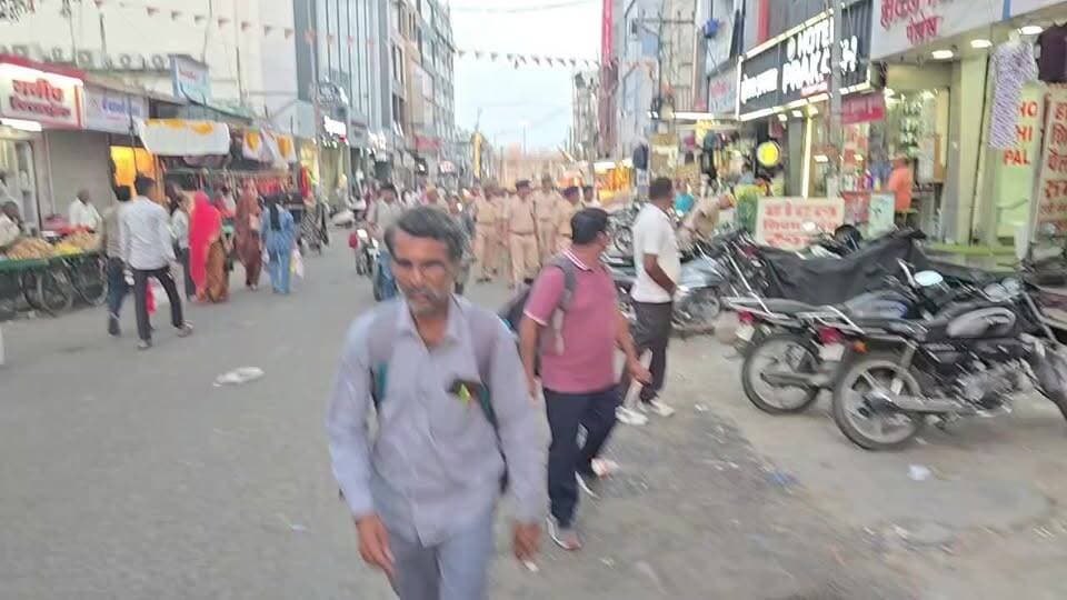 बाड़मेर पुलिस उतरी सड़कों पर...