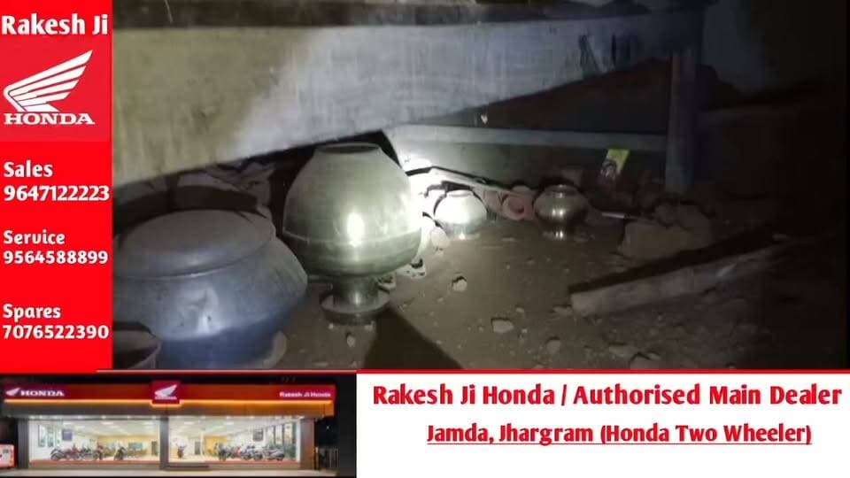 ভোরের শব্দে আতঙ্ক! নয়াগ্রামে মাটির বাড়ি ভেঙে ধান-চাল, নথি মাটিচাপা