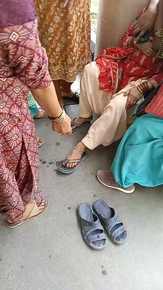 पालमपुर के डरोह में मनरेगा मजदूर की दिल का दौरा पड़ने से मौत, परिजन ने लगाए आरोप, कहा - हिमकेयर और आयुष्मान योजना बंद न की होती तो नहीं जाती जान ।