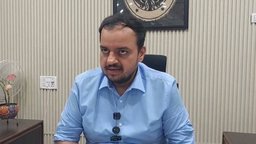 गाजीपुर।
चीनी और प्याज की कीमतों को लेकर प्रशासन अलर्ट।
डीएम ने चीनी और प्याज के पर्याप्त स्टॉक का किया दावा।
जमाखोरों और कालाबाजारी करने वालो पर होगी कार्यवाही।
#ghqzipurnews #fbnewspage