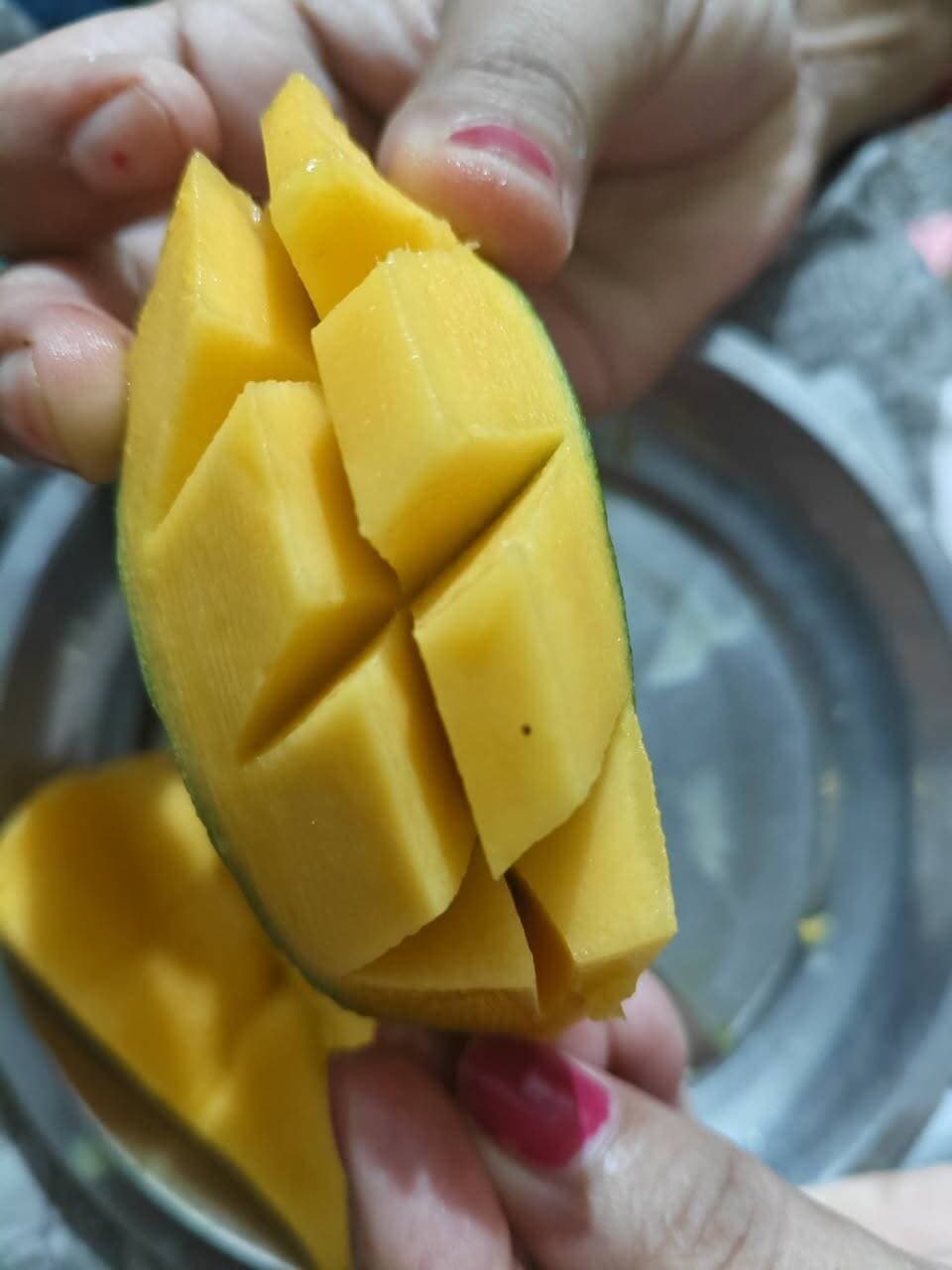 आम के सीजन का अंतिम स्वाद
#mango #TasteTheJoy