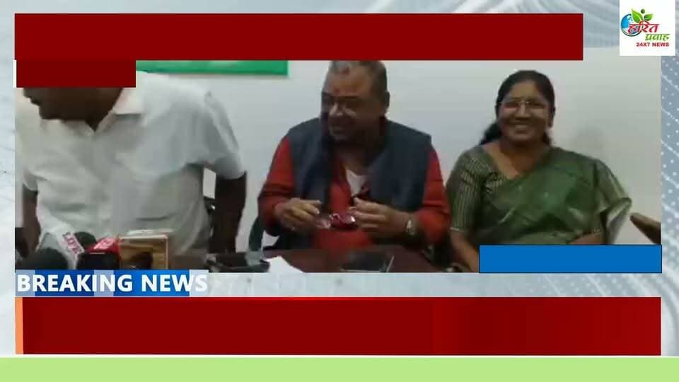 रीवा में आई तबाही के लिए अवैध निर्माण और सरकारी नाकामी जिम्मेदार, कांग्रेस नेताओं का बड़ा आरोप
रीवा। रीवा शहर एवं आसपास के क्षेत्रों में 12 घंटे की मूसलाधार बारिश के बाद आई भीषण बाढ़ और जलभराव की स्थिति को लेकर कांग्रेस पार्टी ने राज्य की भाजपा सरकार और स्थानीय प्रशासन के खिलाफ मोर्चा खोल दिया है। शहर के कांग्रेस कार्यालय में आयोजित एक संयुक्त पत्रकार वार्ता के दौरान कांग्रेस के वरिष्ठ नेताओं ने बाढ़ को "मानव निर्मित एवं कृत्रिम तबाही" करार दिया।
पत्रकार वार्ता में जिला कांग्रेस अध्यक्ष इंजीनियर राजेंद्र शर्मा, सिमरिया विधायक अभय मिश्रा, नगर निगम महापौर अजय मिश्रा 'बाबा', त्योथर विधानसभा के पूर्व प्रत्याशी रमाशंकर सिंह पटेल, मनगवां से प्रत्याशी रहीं बबीता साकेत और शहर कांग्रेस अध्यक्ष अशोक पटेल सहित कई प्रमुख नेता मौजूद रहे।
