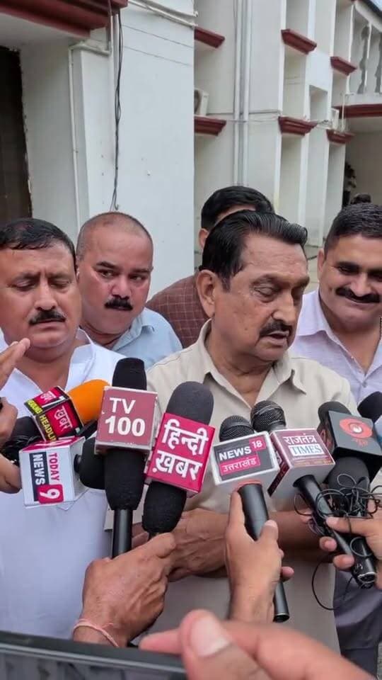 पूर्व विधायक राजकुमार ठुकराल पर हुए मुकदमे को लेकर किच्छा विधायक का एसएसपी कार्यालय में विरोध प्रदर्शन
Tilak Raj Behar