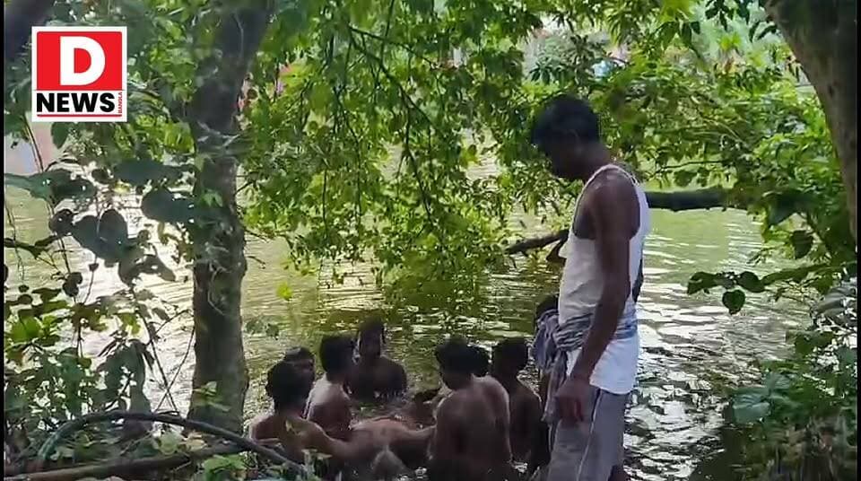 'রাজমিস্ত্রির নজরে আসতে তড়িঘড়ি পুকুরে নেমে উদ্ধার মৃতদেহ' মর্মান্তিক ঘটনা! বাসন ধুতে গিয়ে পুকুরে ভেসে গেল বাসন আর তা আনতে গিয়েই মৃত্যু হল ব্যক্তির। ঘটনাটি দাসপুরের রঘুনাথপুর এলাকায়
#DNews #Daspur #Raghunathpur #Water #Pond