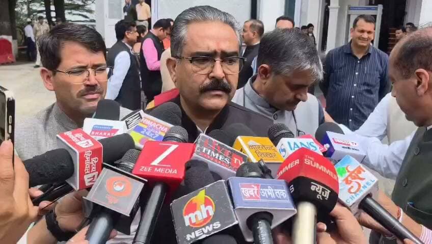 शिमला ।। News123 ।। आउटसोर्स भर्तियों में पारदर्शिता को लेकर सरकार पर बरसे पूर्व मंत्री बिक्रम ठाकुर
👉युवाओं के हक और रोजगार से समझौता बर्दाश्त नहीं: बिक्रम ठाकुर
👉आउटसोर्स भर्तियों की पूरी जानकारी विधानसभा में सार्वजनिक करने की मांग