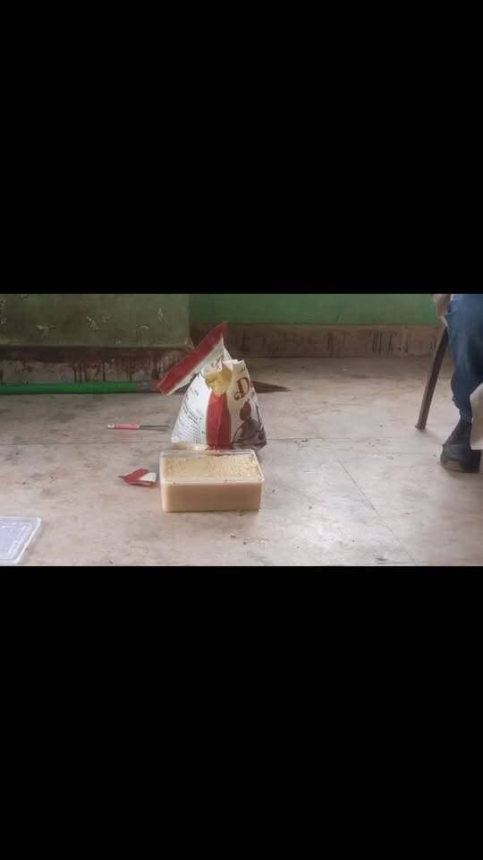 धौलपुर से ग्वालियर लाया गया 4,526 किलो मिल्क केक जब्त
खाद्य पदार्थों में मिलावट संबंधी सूचना के आधार पर जिला प्रशासन के निर्देश पर खाद्य सुरक्षा प्रशासन की टीम ने बड़ी कार्रवाई की है। टीम ने पुरानी छावनी क्षेत्र में छापामार कार्रवाई करते हुए लगभग 4,526 किलोग्राम मिल्क केक जब्त किया है। जब्त मिल्क केक की अनुमानित कीमत लगभग 7 लाख 24 हजार रुपए है। यह मिल्क केक धौलपुर से ग्वालियर लाया जा रहा था। अज्ञात व्यक्ति ने मिल्क केक में मिलावट की आशंका संबंधी सूचना दी थी। सूचना को गंभीरता से लेते हुए जिला प्रशासन के निर्देश पर खाद्य सुरक्षा प्रशासन की टीम ने तत्काल कार्रवाई की।
#viral #gwalior #pushpanjalitoday #viralreels #jansamparkmp