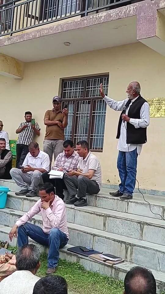 निरमंड में आज मजदूर यूनियन का धरना प्रदर्शन इस धरने प्रदर्शन में क्या कहते हैं राकेश सिंघा देखिए साथी हुकम भारती की ग्राउंड रिपोर्ट