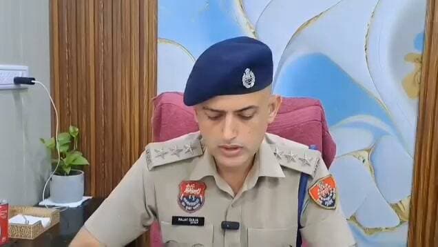 अपराध शाखा-2 यमुनानगर की टीम ने करीब 12 लाख कीमत की 5 किलो 718 ग्राम चरस (सुल्फा) किया बरामद, दो आरोपी गिरफ्तार।जिनकी पहचान हिमाचल प्रदेश जिला कुल्लु के गांव जटहेड़ वासी मिलापचंद पुत्र दुनी चंद व गांव कांडाधारा वासी नितेश कुमार उर्फ निटू पुत्र कौल राम के रुप मे हुई।