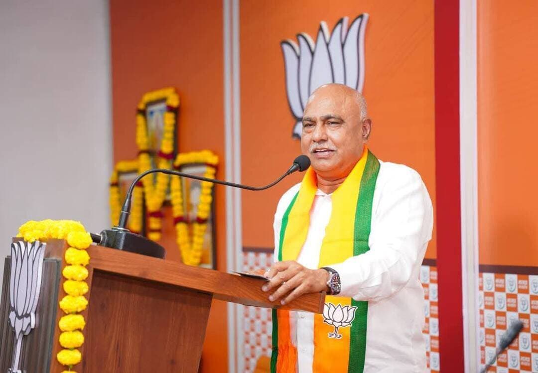 🌸 भाजपा महिला मोर्चा की महत्वपूर्ण बैठक संपन्न
📍 भाजपा प्रदेश कार्यालय, भोपाल में आज प्रदेश अध्यक्ष श्री Hemant Khandelwal जी ने महिला मोर्चा की प्रदेश पदाधिकारियों के साथ महत्वपूर्ण बैठक कर आगामी कार्यक्रमों एवं संगठनात्मक विषयों पर विस्तार से चर्चा की।
बैठक में महिला मोर्चा की प्रदेश अध्यक्ष श्रीमती #अश्विनीपरांजपे जी एवं मोर्चा प्रभारी श्री #मनोरंजनमिश्रा जी की गरिमामयी उपस्थिति रही।
संगठन की मजबूती, महिला शक्ति की सक्रिय भागीदारी और आगामी कार्यक्रमों को लेकर बैठक में महत्वपूर्ण विचार-विमर्श हुआ। 🚩
#BJPMP #BJP #MahilaMorcha #HemantKhandelwal #AshwiniParanjape #Bhopal #MadhyaPradesh #BJPMahilaMorcha Bharatiya Janata Party (BJP)