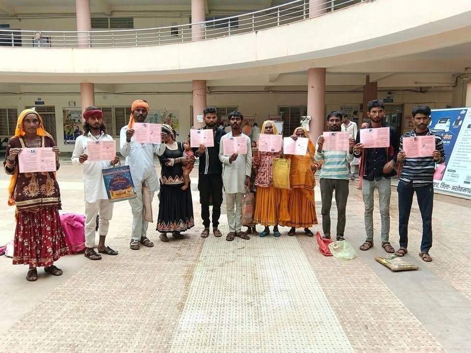 पट्टा मिला,फिर भी आवास का इंतजार; तिरपाल के नीचे गुजर रही जिंदगी
#ashoknagar #news