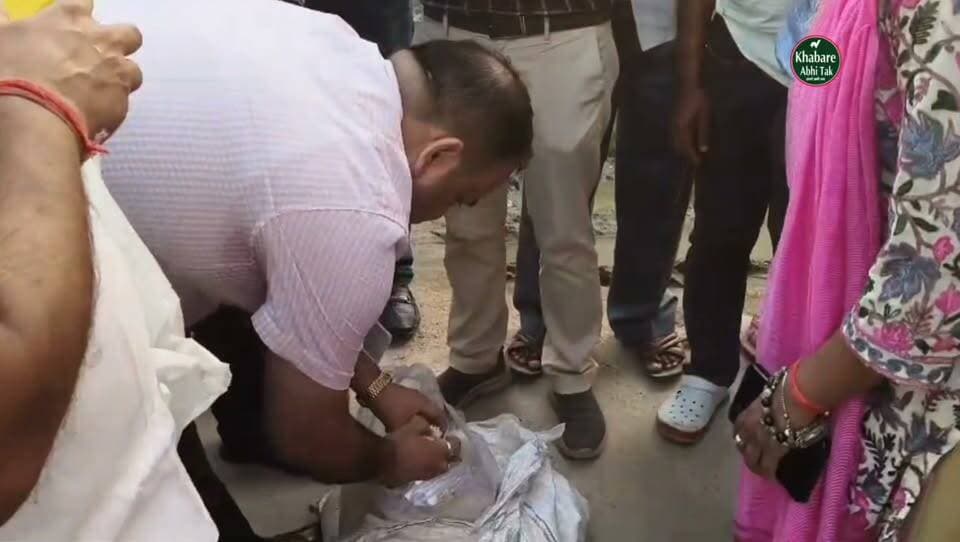 रक्षाबंधन से पहले मऊ में खाद्य विभाग का बड़ा एक्शन,खाद्य पदार्थों के लिए गए सैंपल
#खबरेंअभीतक #KhabareAbhiTak #मऊ #FoodSafety #रक्षाबंधन