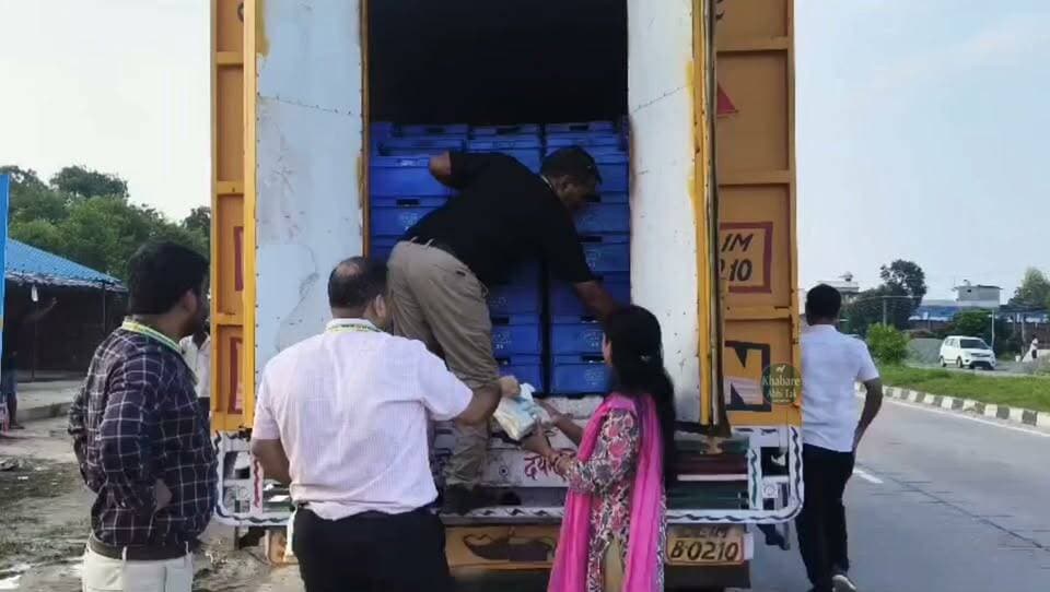 रक्षाबंधन से पहले मऊ में खाद्य विभाग की छापेमारी, पनीर-दही समेत 4 खाद्य पदार्थों के लिए नमूने
#खबरेंअभीतक #KhabareAbhiTak #मऊ #खाद्यविभाग #रक्षाबंधन