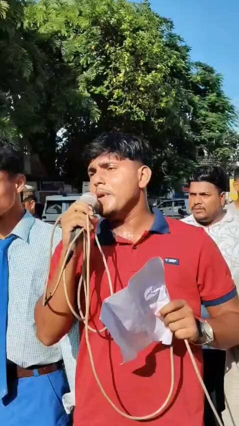 ৫ দফা দাবিতে সোনামুড়ায় SFI/TSU-র বিশাল ছাত্র মিছিল ও সমাবেশ