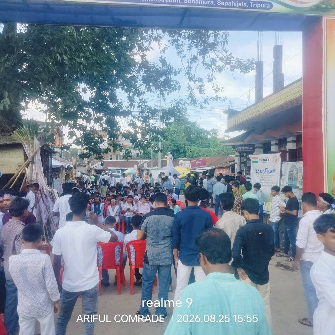 ছাত্রদের স্বার্থসংশ্লিষ্ট ৫ দফা দাবির ভিত্তিতে SFI/TSU সোনামুড়া মহকুমা কমিটির উদ্যোগে সোনামুড়া শহরজুড়ে বিশাল ছাত্র মিছিল ও রবীন্দ্র চৌমুহনীতে সমাবেশ অনুষ্ঠিত হয়।
সভায় সভাপতিত্ব করেন SFI বিভাগীয় সভাপতি কমরেড সুমন দে ও TSU বিভাগীয় কমিটির সদস্য কমরেড করণ দেববর্মা।
সমাবেশে বক্তব্য রাখেন SFI বিভাগীয় সম্পাদক কমরেড আনিসুর রহমান এবং SFI রাজ্য সভাপতি কমরেড প্রীতম শীল।
ছাত্রদের অধিকার ও দাবির সংগ্রাম জিন্দাবাদ। ✊🚩