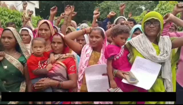 हमको हमारी सरकार दे रही राशन,गप कर गया राशनदार...