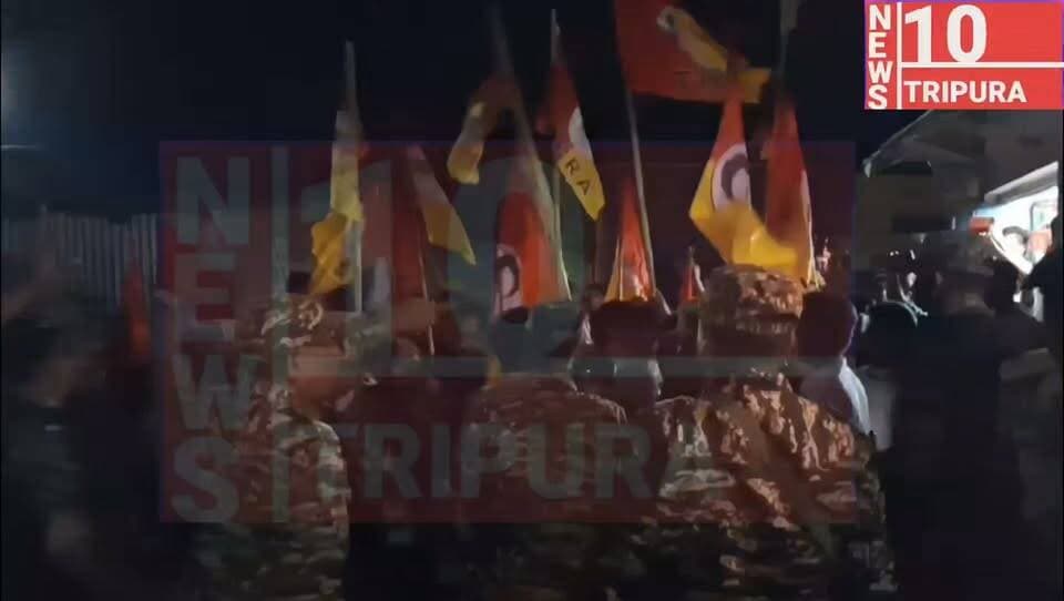 উত্তপ্ত দাতারাম রইল তার সম্পূর্ণ ভিডিও।