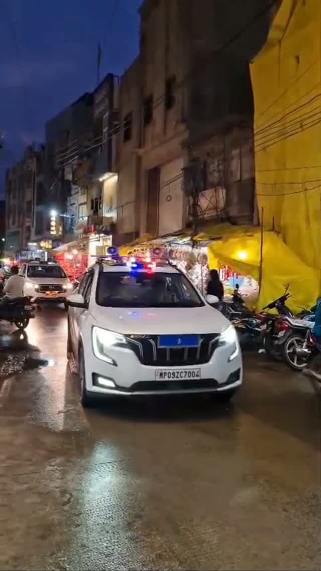 शिवडोला चल समारोह के प्रस्तावित मार्ग का डीआईजी निमाड़ रेंज सिमाला प्रसाद एवं पुलिस अधीक्षक रविन्द्र वर्मा ने किया निरीक्षण, यातायात, बैरिकेडिंग, पार्किंग एवं आपातकालीन सेवाओं की व्यवस्थाओं की समीक्षा कर दिए आवश्यक दिशा-निर्देश, सीसीटीव्ही कंट्रोल रूम पहुंचकर शिवडोला मार्ग पर लगे कैमरों की कार्यप्रणाली का किया निरीक्षण #khargone_family #khargone