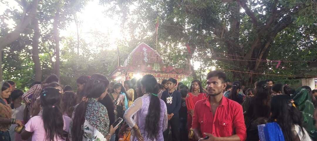 सावन के अंतिम सोमवारी में बाबा ज्ञानेश्वर नाथ मंदिर (राजन माई मंदिर) लालबंदी में उमरा भक्तों का भीड़।।
#न्यू़जबिहारकीआवाज #newsbiharkiaawaj