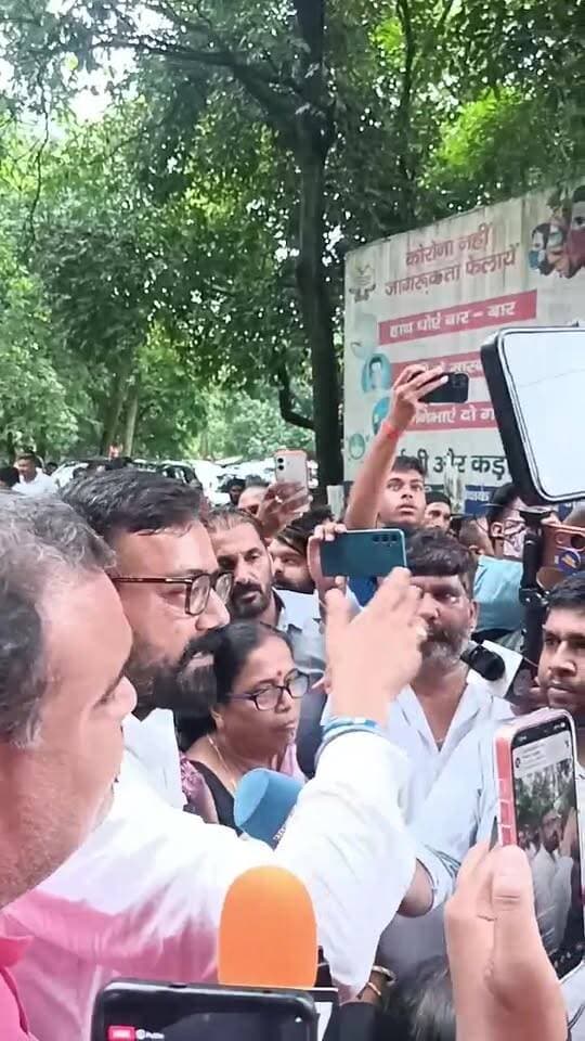 पूर्व विधायक राजकुमार ठुकराल के खिलाफ मुकदमा दर्ज करने को लेकर एसएसपी कार्यालय में गरजे कांग्रेसी
