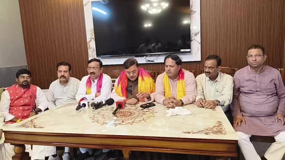 रुद्रपुर में पूर्व विधायक राजेश शुक्ला ने बुलाई प्रेसवार्ता, अधिवक्ताओ के विरोध पर भी दिया जवाब