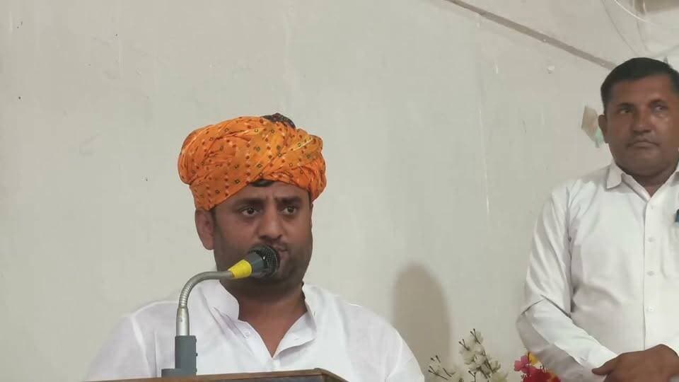 नगर निकाय चुनाव को लेकर तिजारा में कांग्रेस पार्टी ने कार्यकर्ता मीटिंग रखी, क्या बोल पूर्व विधायक संदीप यादव
Sandeep Yadav MLA