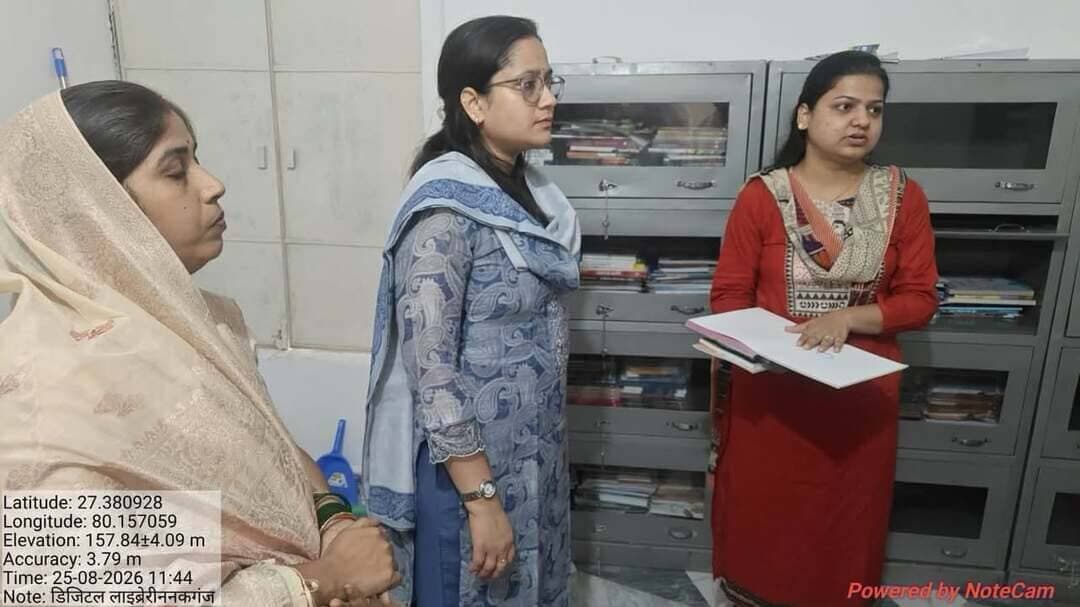 हरदोई में सीडीओ का औचक निरीक्षण, स्कूल और आंगनबाड़ी केंद्र में मिलीं खामियां; तीन कर्मचारियों का वेतन बाधित, तीन को आरोप पत्र
हरदोई। मुख्य विकास अधिकारी द्वारा विकासखंड टड़ियावां के अंतर्गत डिजिटल लाइब्रेरी नानकगंज ग्रंट, प्राथमिक विद्यालय कन्जड़पुरवा तथा आंगनबाड़ी केंद्र कन्जड़पुरवा का आकस्मिक निरीक्षण किया गया। निरीक्षण के दौरान व्यवस्थाओं की स्थिति का जायजा लेते हुए संबंधित अधिकारियों एवं कर्मचारियों को आवश्यक दिशा-निर्देश दिए गए।
डिजिटल लाइब्रेरी का निरीक्षण:
डिजिटल लाइब्रेरी नानकगंज ग्रंट का रख-रखाव प्रथम दृष्टया संतोषजनक पाया गया। मुख्य विकास अधिकारी ने सहायक विकास अधिकारी पंचायत को निर्देशित किया कि लाइब्रेरी की सभी सेल्फों एवं पुस्तकों की कोडिंग कराई जाए, जिससे लाइब्रेरियन को पाठकों को पुस्तकें उपलब्ध कराने में सुविधा हो। साथ ही पाठकों के कार्ड बनाए जाने, लाइब्रेरी को वातानुकूलित किए जाने तथा पाठकों के लिए स्वच्छ पेयजल की व्यवस्था सुनिश्चित करने के निर्देश दिए गए।
निरीक्षण के समय जिला पंचायत राज अधिकारी श्रेया उपाध्याय, खंड विकास अधिकारी टड़ियावां इन्द्रसेन एवं सहायक विकास अधिकारी पंचायत सुधीर सिंह उपस्थित रहे।
प्राथमिक विद्यालय कन्जड़पुरवा में मिली कमियां:
इसके उपरांत मुख्य विकास अधिकारी द्वारा प्राथमिक विद्यालय कन्जड़पुरवा का आकस्मिक निरीक्षण किया गया। विद्यालय परिसर में घास एवं झाड़ियां खड़ी पाई गईं। हैंडवॉश यूनिट में टोंटी न लगे होने के कारण रनिंग वाटर की आपूर्ति नहीं पाई गई तथा शौचालय में प्रकाश व्यवस्था भी नहीं थी। विद्यालय में फर्नीचर अपर्याप्त पाया गया तथा कुछ फर्नीचर मरम्मत योग्य मिला।
विद्यालय में पंजीकृत 155 बच्चों के सापेक्ष मात्र 70 बच्चे उपस्थित पाए गए तथा उपस्थित बच्चों में भी कई बच्चे विद्यालय की यूनिफॉर्म में नहीं थे। रसोईघर के बाहर एमडीएम मीनू प्रदर्शित नहीं किया गया था तथा रसोईघर के अंदर साफ-सफाई का अभाव पाया गया। परिसर में रखे गए डस्टबिन का भी समुचित उपयोग नहीं किया जा रहा था। बच्चों के शैक्षिक स्तर को परखने कक्षा 04 के बच्चों को बोर्ड पर पढ़वाया गया l बच्चों के शैक्षिक स्तर के उनकी मैपिंग कर शिक्षण कार्य कराए जाने की आवश्यकता पाई गई l
मुख्य विकास अधिकारी ने विद्यालय परिसर एवं कक्षों की समुचित साफ-सफाई, हैंडवॉश यूनिट में टोंटी लगाकर रनिंग वाटर की व्यवस्था तथा विद्यालय की अन्य मूलभूत व्यवस्थाओं को तत्काल दुरुस्त कराने के निर्देश दिए। लापरवाही के दृष्टिगत प्रधानाध्यापक ममता तिवारी, ग्राम पंचायत सचिव विजय वर्मा तथा पर्यवेक्षकीय उत्तरदायित्व के लिए खंड शिक्षा अधिकारी अनिल कुमार झा का अग्रिम आदेशों तक माह अगस्त, 2026 का वेतन बाधित करने के निर्देश दिए गए।
आंगनबाड़ी केंद्र का निरीक्षण:
आंगनबाड़ी केंद्र के निरीक्षण के दौरान पंजीकृत 39 बच्चों के सापेक्ष मात्र 11 बच्चे उपस्थित पाए गए। केंद्र पर वजन मशीन उपलब्ध नहीं थी तथा लंबाई मापने का यंत्र खराब पाया गया। आंगनबाड़ी केंद्र का संचालन विद्यालय के बरामदे में किया जा रहा था, जबकि विद्यालय में एक कक्ष खाली उपलब्ध था।
केंद्र पर बच्चों की कम उपस्थिति एवं केंद्र का संचालन निर्धारित व्यवस्थाओं के अनुरूप न पाए जाने पर मुख्य विकास अधिकारी द्वारा आंगनबाड़ी कार्यकत्री उर्मिला यादव, मुख्य सेविका उमा गुप्ता तथा प्रभारी बाल विकास परियोजना अधिकारी, हरदोई संजू वर्मा को आरोप पत्र जारी करते हुए संबंधित के विरुद्ध विभागीय कार्यवाही संस्थित किए जाने के निर्देश दिए गए। निरीक्षण के दौरान खंड शिक्षा अधिकारी सुनील सिंह, प्रभारी बाल विकास परियोजना अधिकारी श्रीमती संजू वर्मा तथा जिला पंचायत राज अधिकारी श्रेया उपाध्याय सहित संबंधित अधिकारी एवं कर्मचारी उपस्थित रहे।
मुख्य विकास अधिकारी ने स्पष्ट निर्देश दिए कि विद्यालयों एवं आंगनबाड़ी केंद्रों में बच्चों की उपस्थिति, स्वच्छता, पेयजल, शौचालय, फर्नीचर, पोषण संबंधी व्यवस्थाओं सहित सभी मूलभूत सुविधाएं मानकों के अनुरूप सुनिश्चित की जाएं तथा किसी भी स्तर पर लापरवाही पाए जाने पर संबंधित के विरुद्ध कठोर कार्रवाई की जाएगी।