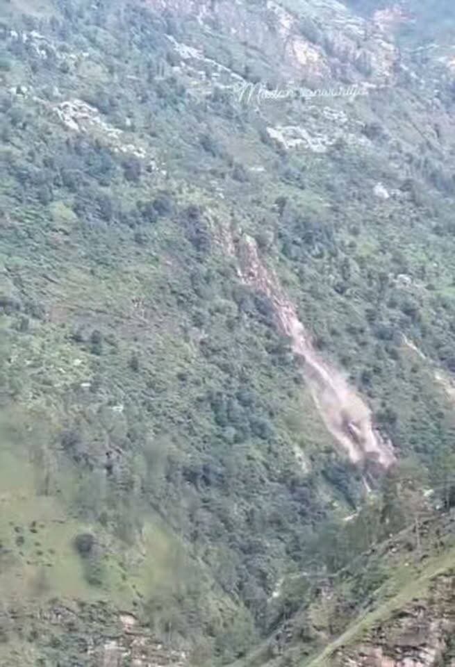 बागीपुल जाओं सड़क मार्ग भारी लैंडस्लाइड की ताज़ी वीडियो, घर पर रहें सुरक्षित रहें,वीडियो को ज्यादा से ज्यादा शेयर करें।
#kullumamali #kulluhimachalpradesh #viralpost #mlakullu