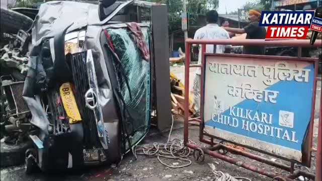 अंबेडकर चौक के पास दो वाहनों की आमने-सामने की टक्कर, बाल बाल बच्चे दोनों चालक