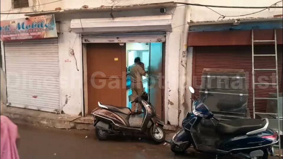 अजमेर में Apple के नाम पर खेल! दो मोबाइल ठिकानों पर पुलिस की रेड, नकली सामान का बड़ा खुलासा ! #RajasthanNews #LatestNews #ajmer #appleiphone