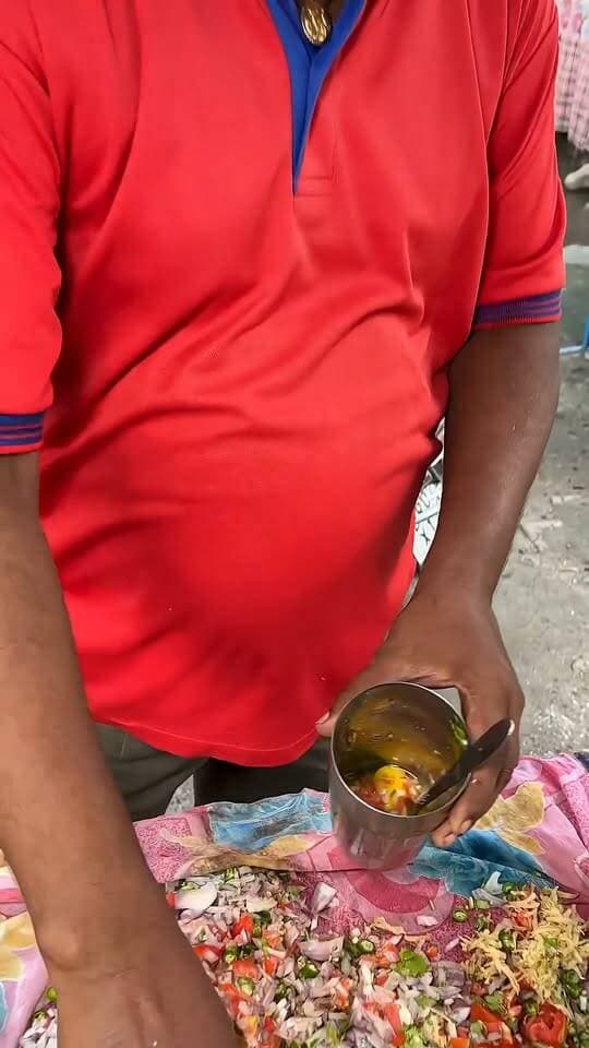 Egg Samosa Omelette Making 🔥🍳
#EggSamosa #EggOmelette #OmeletteMaking #StreetFood #IndianStreetFood #Foodie #FoodLovers