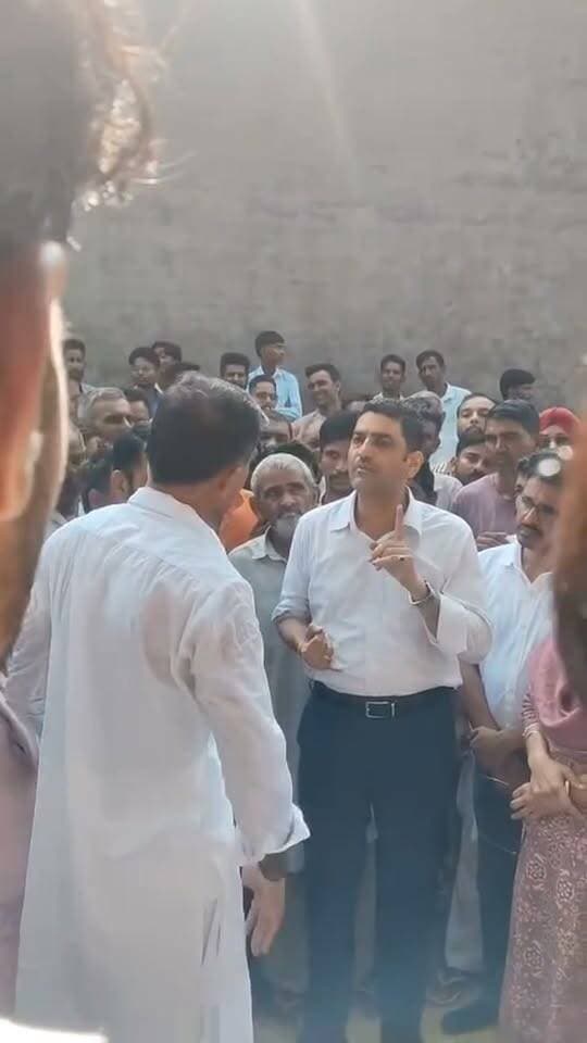 संगरिया विधानसभा के गांव अमरपुरा जालू खाट में श्रीमान Jai Kaushik उपखण्ड अधिकारी संगरिया