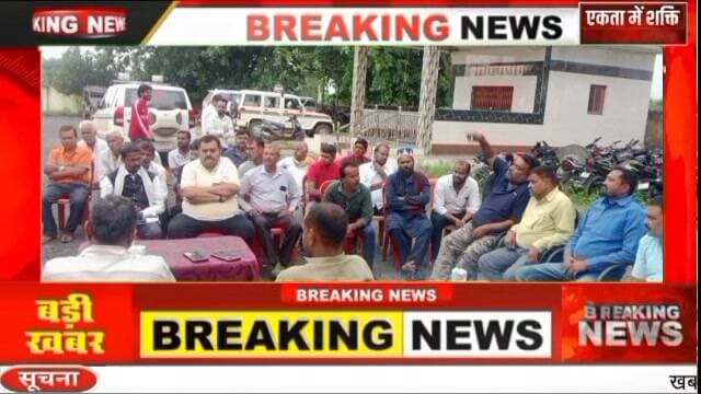 मऊगंज।।आगामी त्योहारों को लेकर हनुमना थाना में शांति समिति की बैठक आयोजित।एसडीएम ने दिए आवश्यक दिशा-निर्देश।आगामी मिलाद-उन-नबी, रक्षाबंधन, जन्माष्टमी एवं गणेश विसर्जन पर्वो को शांतिपूर्ण, सौहार्दपूर्ण एवं भाईचारे के वातावरण में संफा कराने के उद्देश्य से मंगलवार को हनुमना थाना परिसर में शांति समिति की बैठक आयोजित की गई। बैठक में प्रशासन, पुलिस, नगर परिषद के अध्यक्ष के साथ नगर के जनप्रतिनिधि एवं गणमान्य नागरिक उपस्थित रहे।