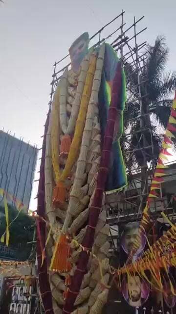 ಟಾಕ್ಸಿಕ್ ಕ್ರೇಜ್ ;ಮುಗಿಲೆತ್ತರಕ್ಕೆ ತಲೆ ಎತ್ತಿ ನಿಂತ ರಾಯನ ಕಟೌಟ್