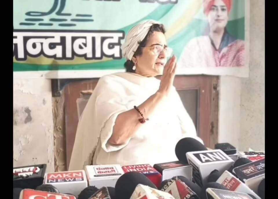 हरियाणा निर्माता चौधरी बंसीलाल के जन्मोत्सव पर किरण चौधरी फिर हुई कांग्रेस के हुड्डा व ज्येष्ठ श्री पर हमलावर...कांग्रेस को दलित विरोधी बताया।
चौधरी बंसीलाल के स्वर्णिम युग को किया याद,प्रधानमंत्री की कूटनीति को जमकर सराहा।