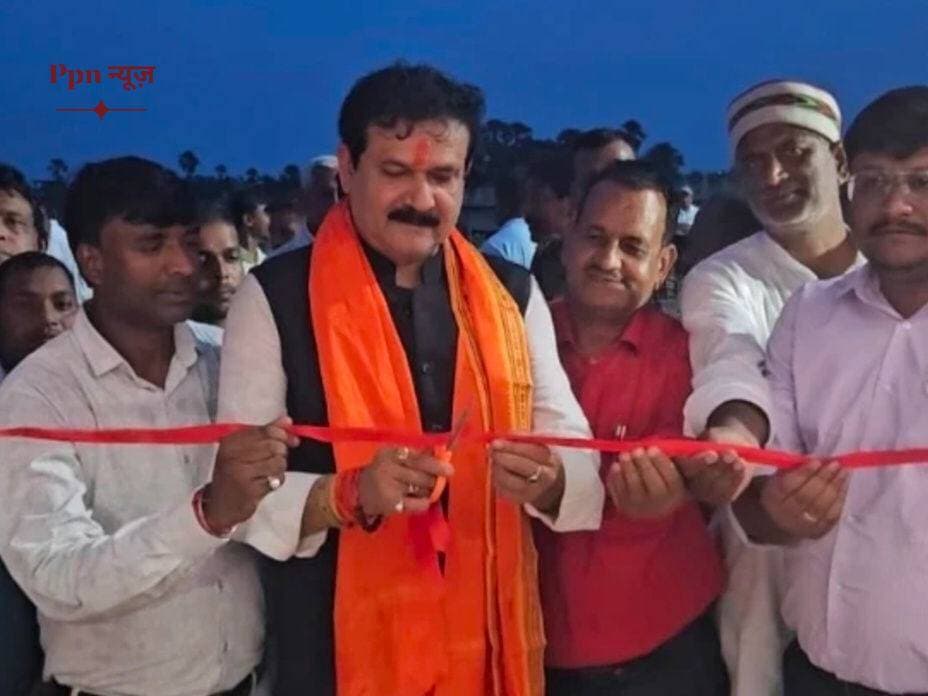 नवादा जिले के हिसुआ में नए वाहन स्टैंड की शुभारंभ हिसुआ विधायक अनिल सिंह ने फीता काटकर किया उद्घाटन ।