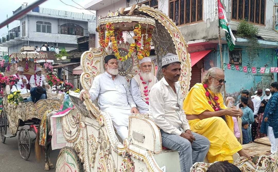 #तिलहर नगर क्षेत्र में शांति सौहार्द के बीच निकाला गया ईद उल मिलादुन्नबी का जुलूस।
