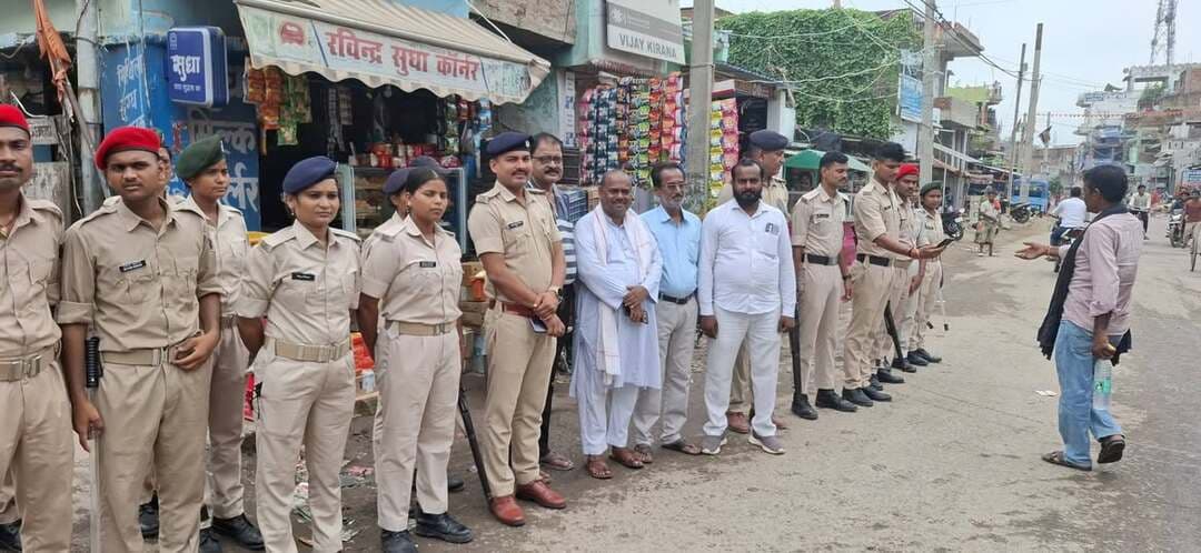 शांति समिति सदस्यों ईद मिलादुदनवी पर्व के अवसर पर भरवाड़ा में प्रशासन के साथ सभी सदस्य उपस्थित रह कर जुलूस को शांति पूर्वक एवं सौहार्द पूर्ण वातावरण में सम्पन्न कराने में सहयोग कर रहे हैं