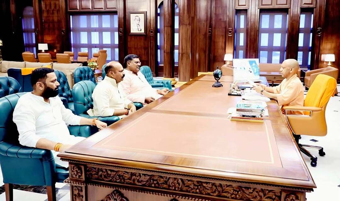 सीएम योगी से मिले अशोक सिंह मधुबन विधायक रामविलास चौहान और एमएलसी विक्रांत सिंह रिशु
#CMYogiAdityanath #AshokSingh #ramvilaschauhan #vidhansabhachunav2027